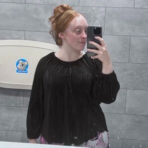 Meet your Posher, Larissa